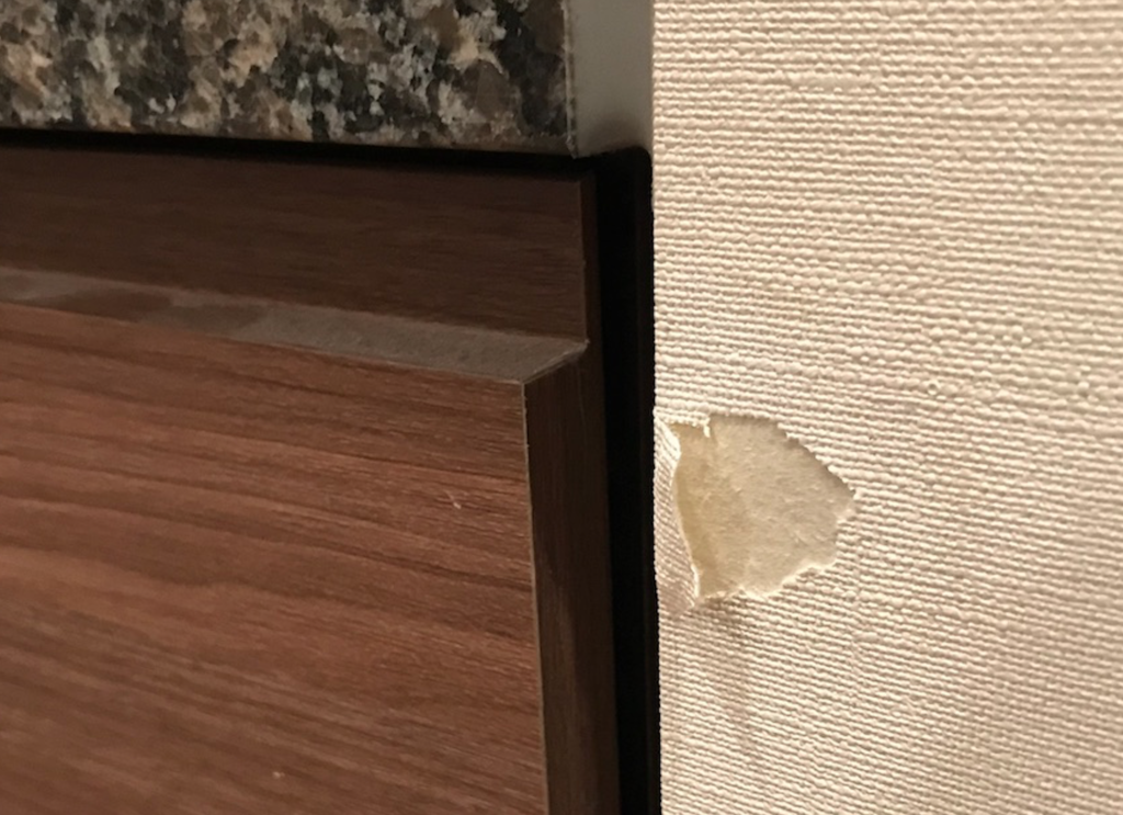 キッチン用ベビーゲートを買うときのヒント おすすめ３選 壁を傷から守る方法 Seipon Blog